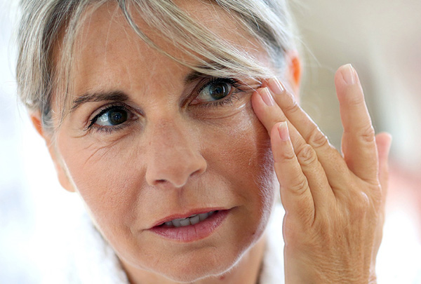 Chez les patients âgés de plus de 50 ans, l'efficacité du traitement par botulinum est inférieure.